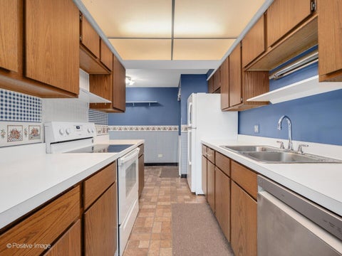 Tiny photo for 6340 Americana Drive #911, Willowbrook, IL 60527 (MLS # 12777201)