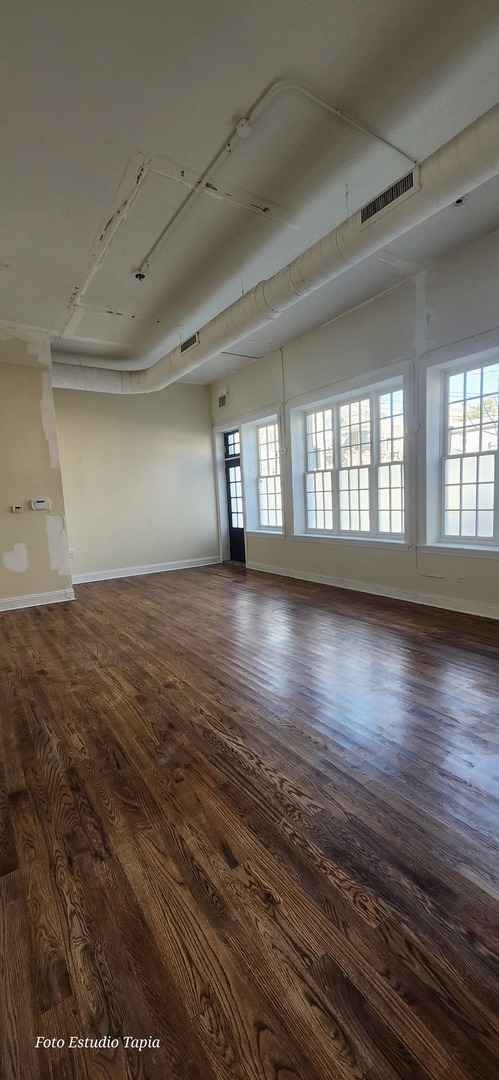 2409 W Hirsch Street