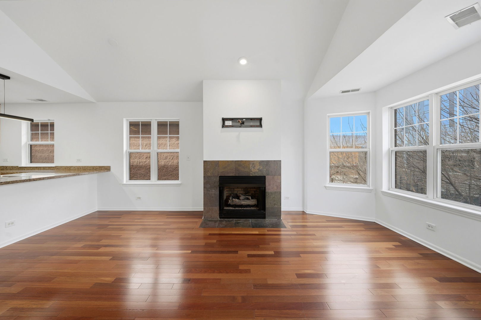 1156 N HOWE Street C