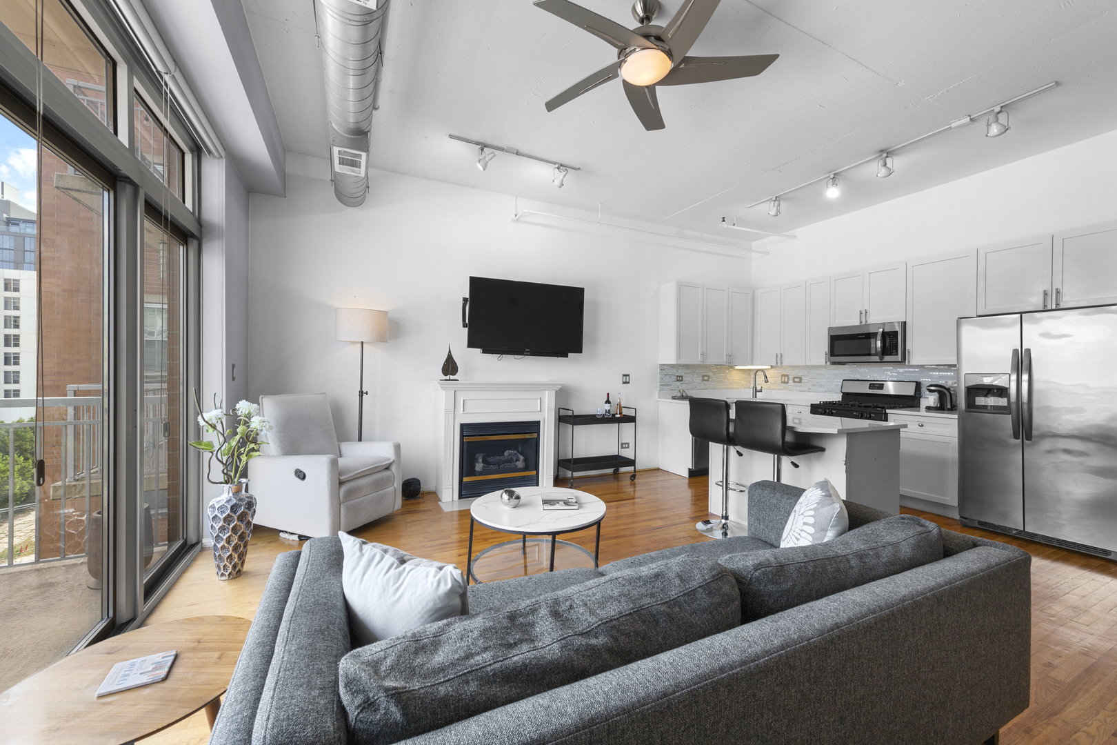 950 W MONROE Street 616