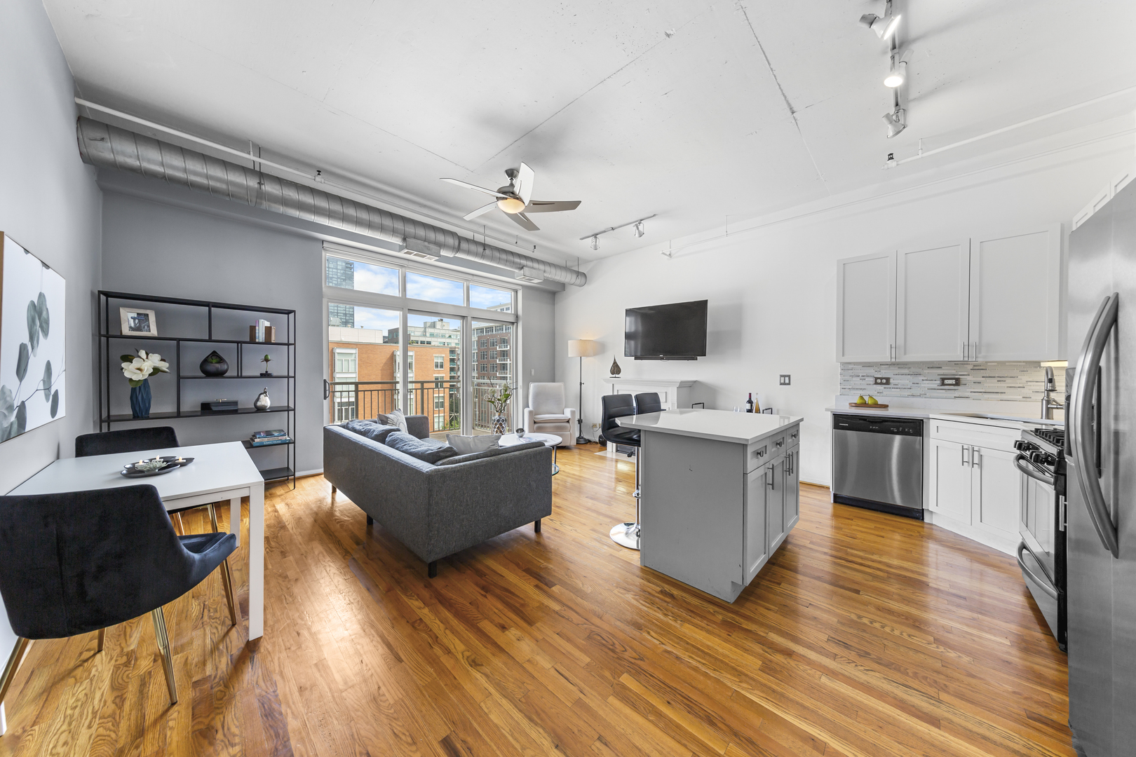 950 W MONROE Street 616