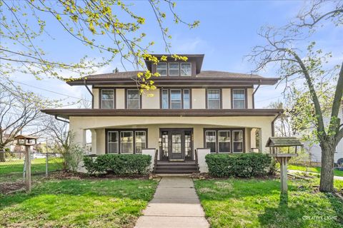 Photo of 427 E Benton Street, Aurora, IL 60505 (MLS # 12610967)