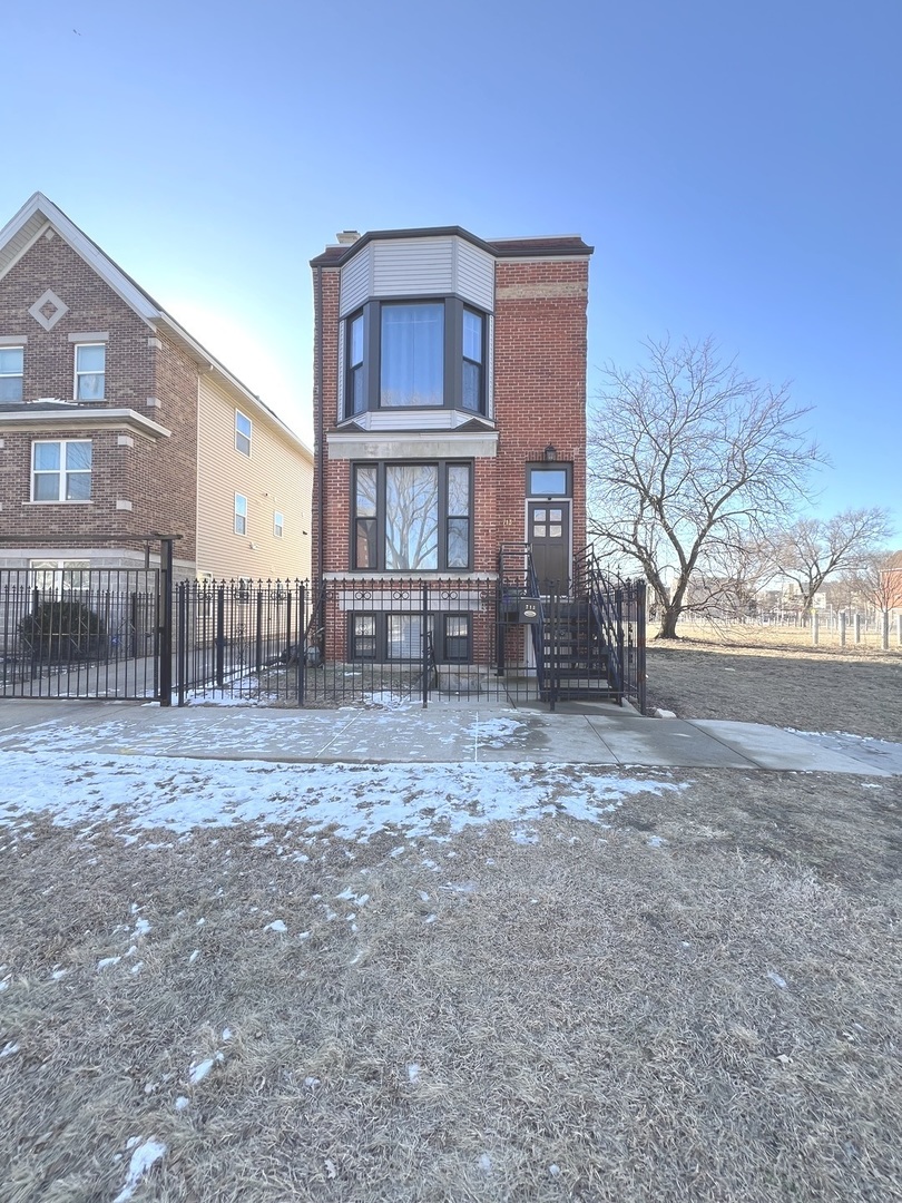 713 E Bowen Avenue