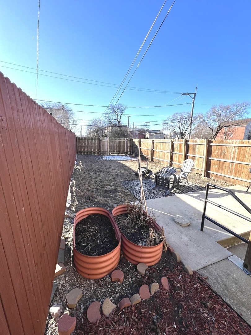 713 E Bowen Avenue