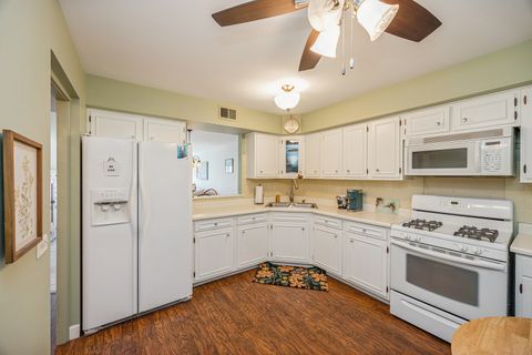 Tiny photo for 211 Elgin Avenue #2E, Forest Park, IL 60130 (MLS # 12553955)
