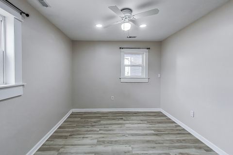 Tiny photo for 43173 N Lake Avenue, Antioch, IL 60002 (MLS # 12409397)