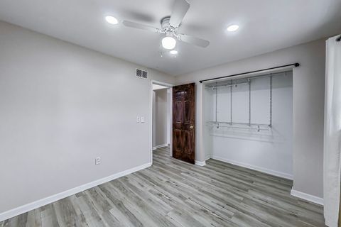 Tiny photo for 43173 N Lake Avenue, Antioch, IL 60002 (MLS # 12409397)