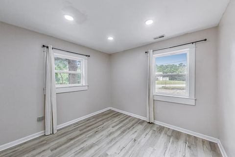 Tiny photo for 43173 N Lake Avenue, Antioch, IL 60002 (MLS # 12409397)