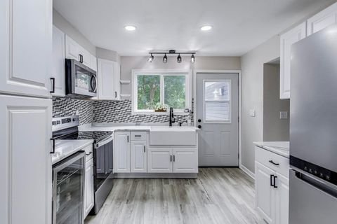 Tiny photo for 43173 N Lake Avenue, Antioch, IL 60002 (MLS # 12409397)