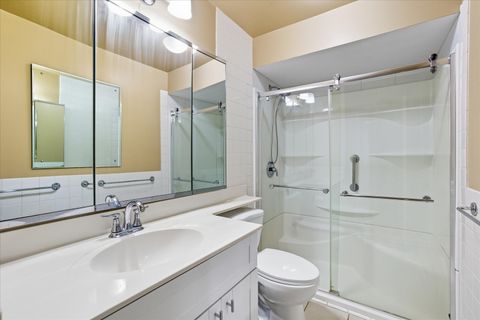 Tiny photo for 5855 N Sheridan Road #9F, Chicago, IL 60660 (MLS # 12486783)