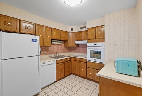 Tiny photo for 5855 N Sheridan Road #9F, Chicago, IL 60660 (MLS # 12486783)