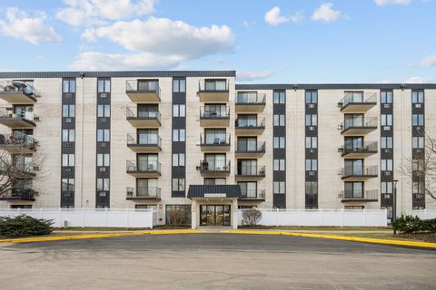 Tiny photo for 9118 W Elmwood Drive #3K, Niles, IL 60714 (MLS # 12607845)