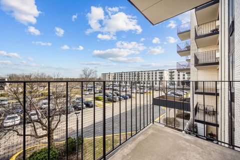 Tiny photo for 9118 W Elmwood Drive #3K, Niles, IL 60714 (MLS # 12607845)