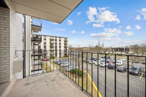 Tiny photo for 9118 W Elmwood Drive #3K, Niles, IL 60714 (MLS # 12607845)