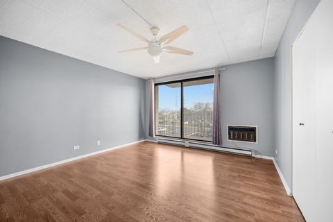 Tiny photo for 9118 W Elmwood Drive #3K, Niles, IL 60714 (MLS # 12607845)