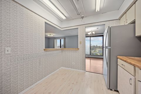 Tiny photo for 9118 W Elmwood Drive #3K, Niles, IL 60714 (MLS # 12607845)