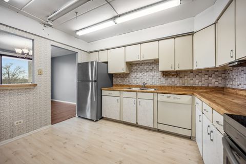 Tiny photo for 9118 W Elmwood Drive #3K, Niles, IL 60714 (MLS # 12607845)