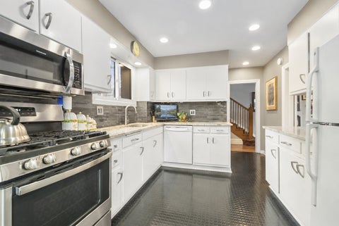 Tiny photo for 10024 S Leavitt Street, Chicago, IL 60643 (MLS # 12729714)