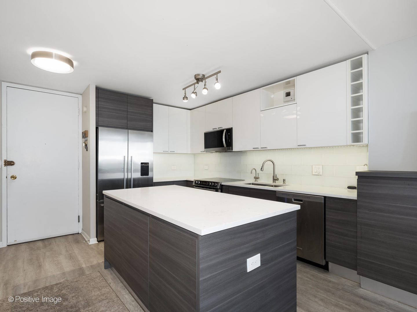 1660 N LASALLE Drive 2606