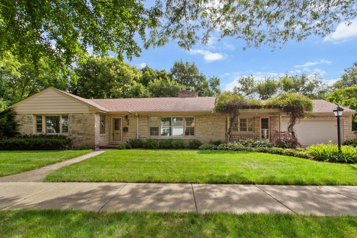 807 Surrey Lane