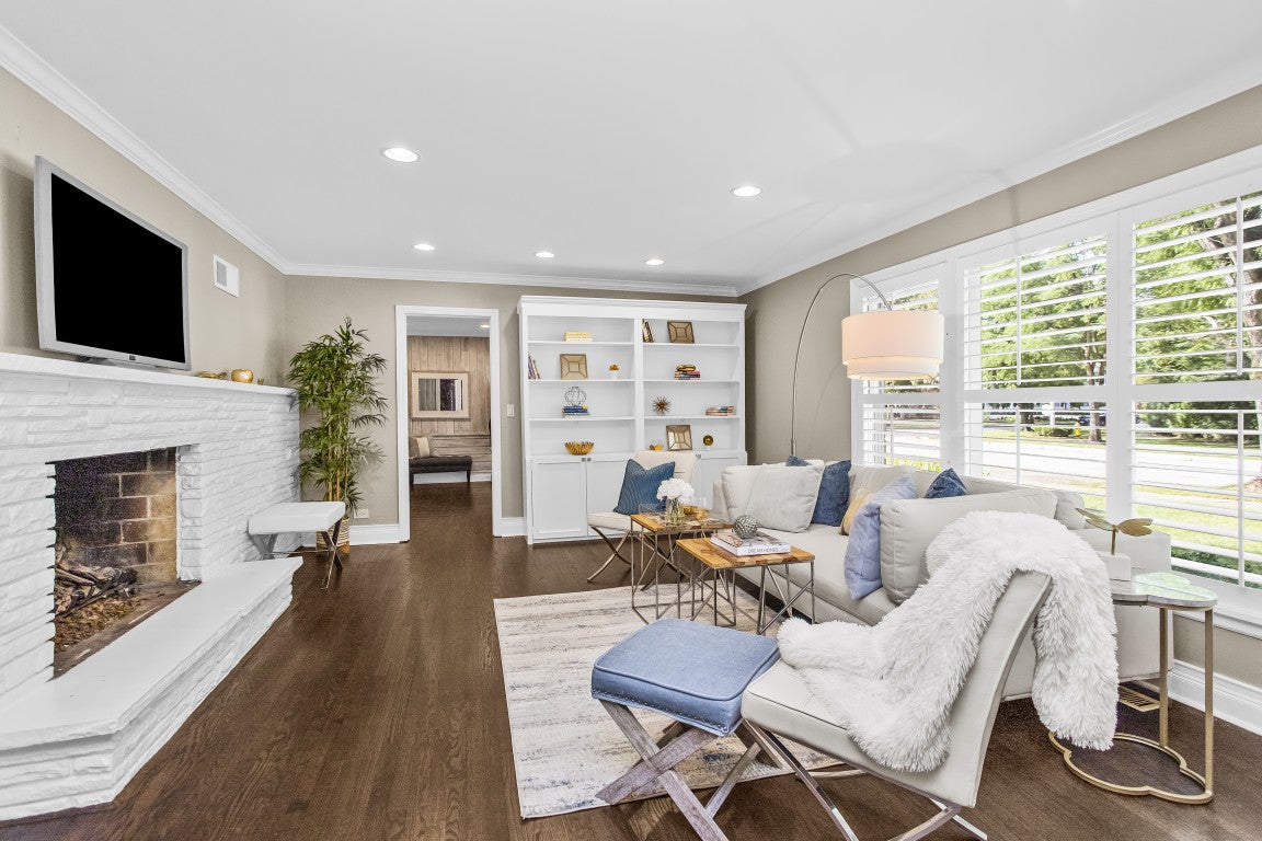 807 Surrey Lane