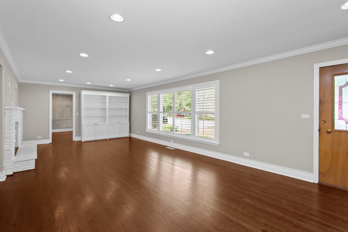 807 Surrey Lane