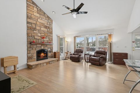 Tiny photo for 62 S Fiore Parkway, Vernon Hills, IL 60061 (MLS # 12492080)