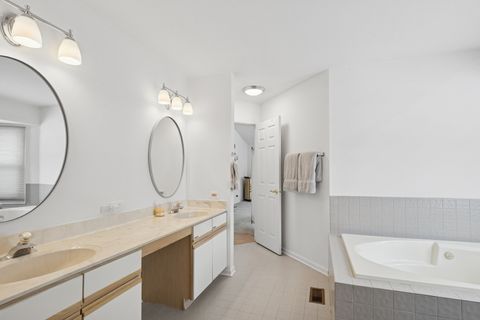 Tiny photo for 62 S Fiore Parkway, Vernon Hills, IL 60061 (MLS # 12492080)