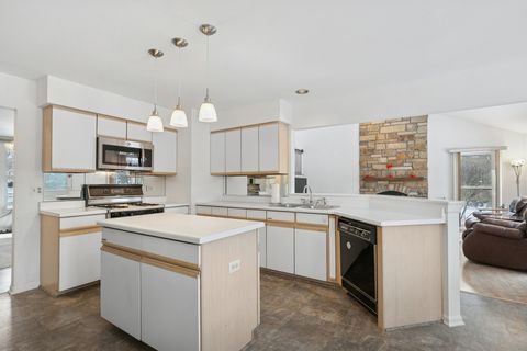 Tiny photo for 62 S Fiore Parkway, Vernon Hills, IL 60061 (MLS # 12492080)