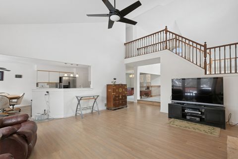 Tiny photo for 62 S Fiore Parkway, Vernon Hills, IL 60061 (MLS # 12492080)