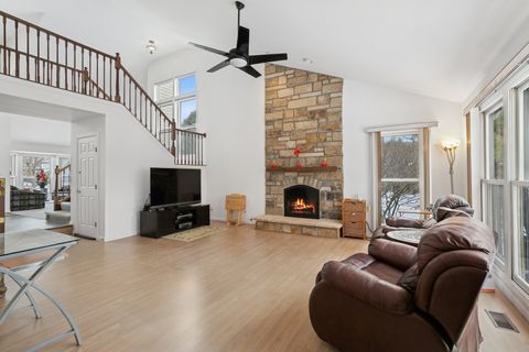 Tiny photo for 62 S Fiore Parkway, Vernon Hills, IL 60061 (MLS # 12492080)