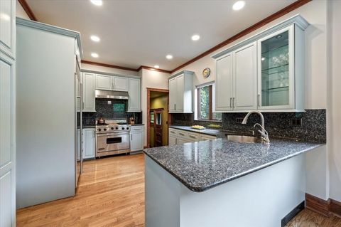 Tiny photo for 141 Kenilworth Avenue, Kenilworth, IL 60043 (MLS # 12488918)