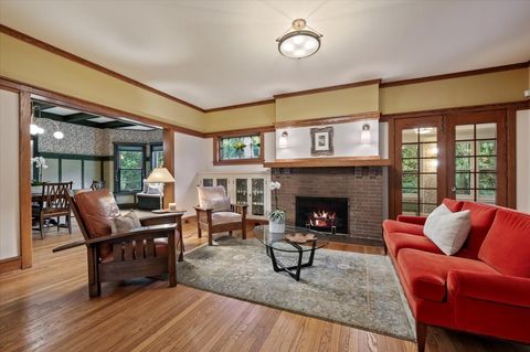 Tiny photo for 141 Kenilworth Avenue, Kenilworth, IL 60043 (MLS # 12488918)