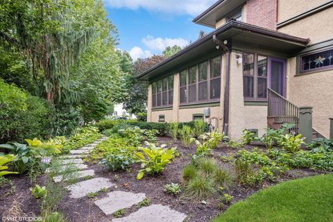 Tiny photo for 141 Kenilworth Avenue, Kenilworth, IL 60043 (MLS # 12488918)