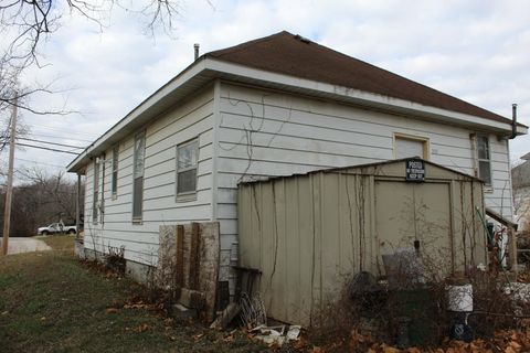 Tiny photo for 311 Wabash Avenue, Centralia, IL 62801 (MLS # 100000073)
