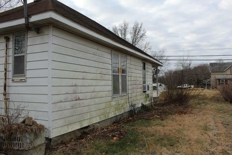 Tiny photo for 311 Wabash Avenue, Centralia, IL 62801 (MLS # 100000073)