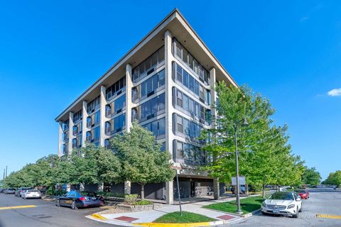 Photo of 345 E Eastgate Place #306, Chicago, IL 60616 (MLS # 12561840)