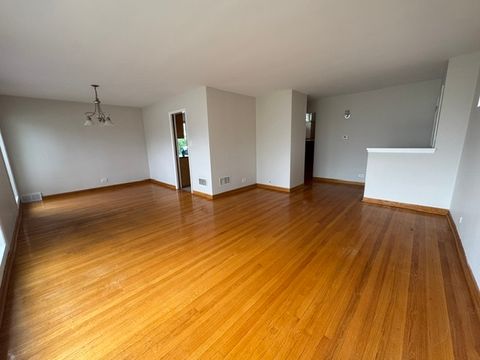 Tiny photo for 3846 W Touhy Avenue, Lincolnwood, IL 60712 (MLS # 12467959)