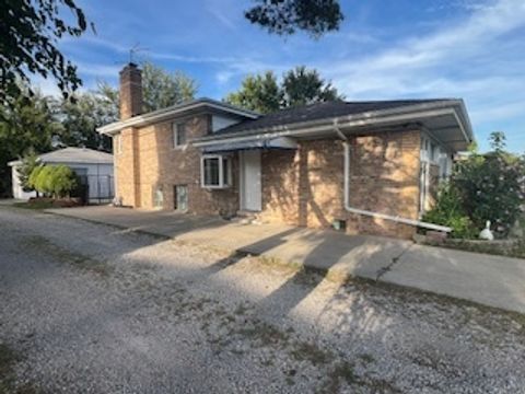 Tiny photo for 3846 W Touhy Avenue, Lincolnwood, IL 60712 (MLS # 12467959)