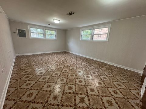 Tiny photo for 3846 W Touhy Avenue, Lincolnwood, IL 60712 (MLS # 12467959)