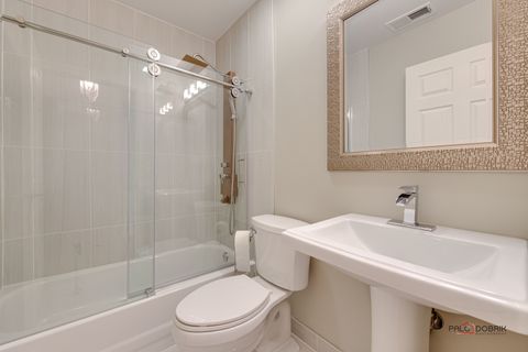 Tiny photo for 3209 N Daniels Court, Arlington Heights, IL 60004 (MLS # 12685450)