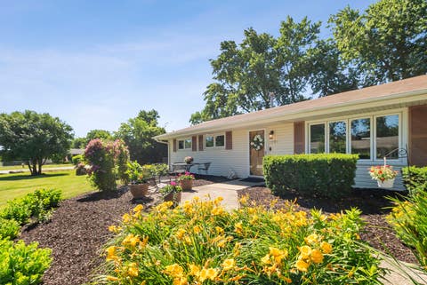 Photo of 1001 63rd Place, La Grange Highlands, IL 60525 (MLS # 12738003)