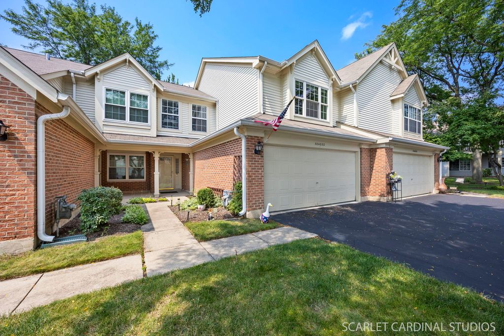 Photo for 30W088 Penny Lane, Warrenville, IL 60555 (MLS # 12457930)