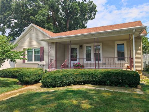 Photo of 717 S Monroe Street, Streator, IL 61364 (MLS # 12444838)