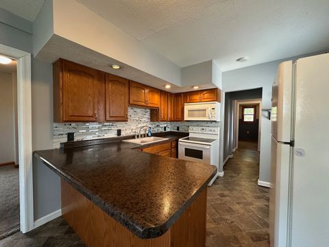 Tiny photo for 905 W 14th Street, Sterling, IL 61081 (MLS # 12484879)