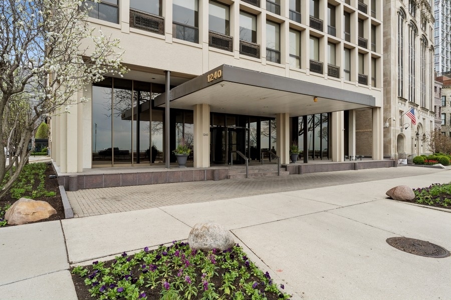1240 N Lake Shore Drive 9B
