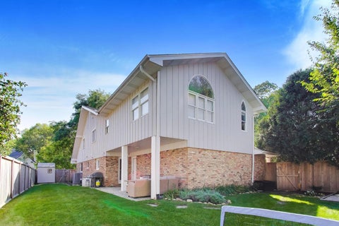 Tiny photo for 101 N Clay Street, Hinsdale, IL 60521 (MLS # 12747318)