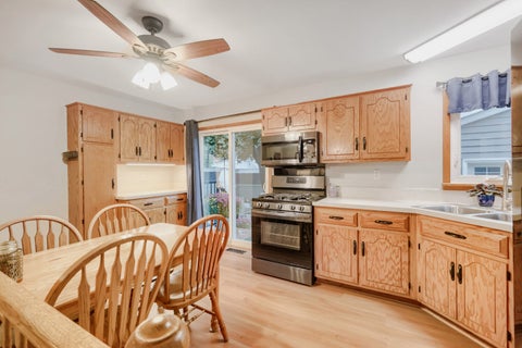 Tiny photo for 5 S Grace Street, North Aurora, IL 60542 (MLS # 12770457)