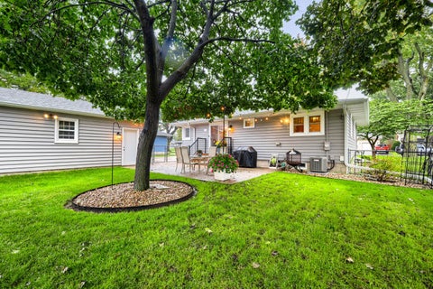 Tiny photo for 5 S Grace Street, North Aurora, IL 60542 (MLS # 12770457)