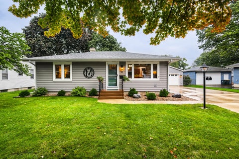 Photo of 5 S Grace Street, North Aurora, IL 60542 (MLS # 12770457)